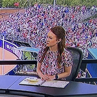 announcer's dress looks exactly like crowd background